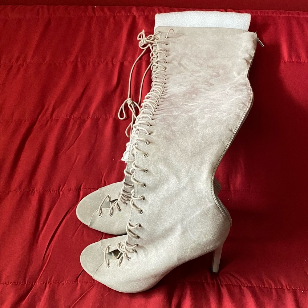 Women’s size 9 lace tightening zipper tightening gray thigh high heels